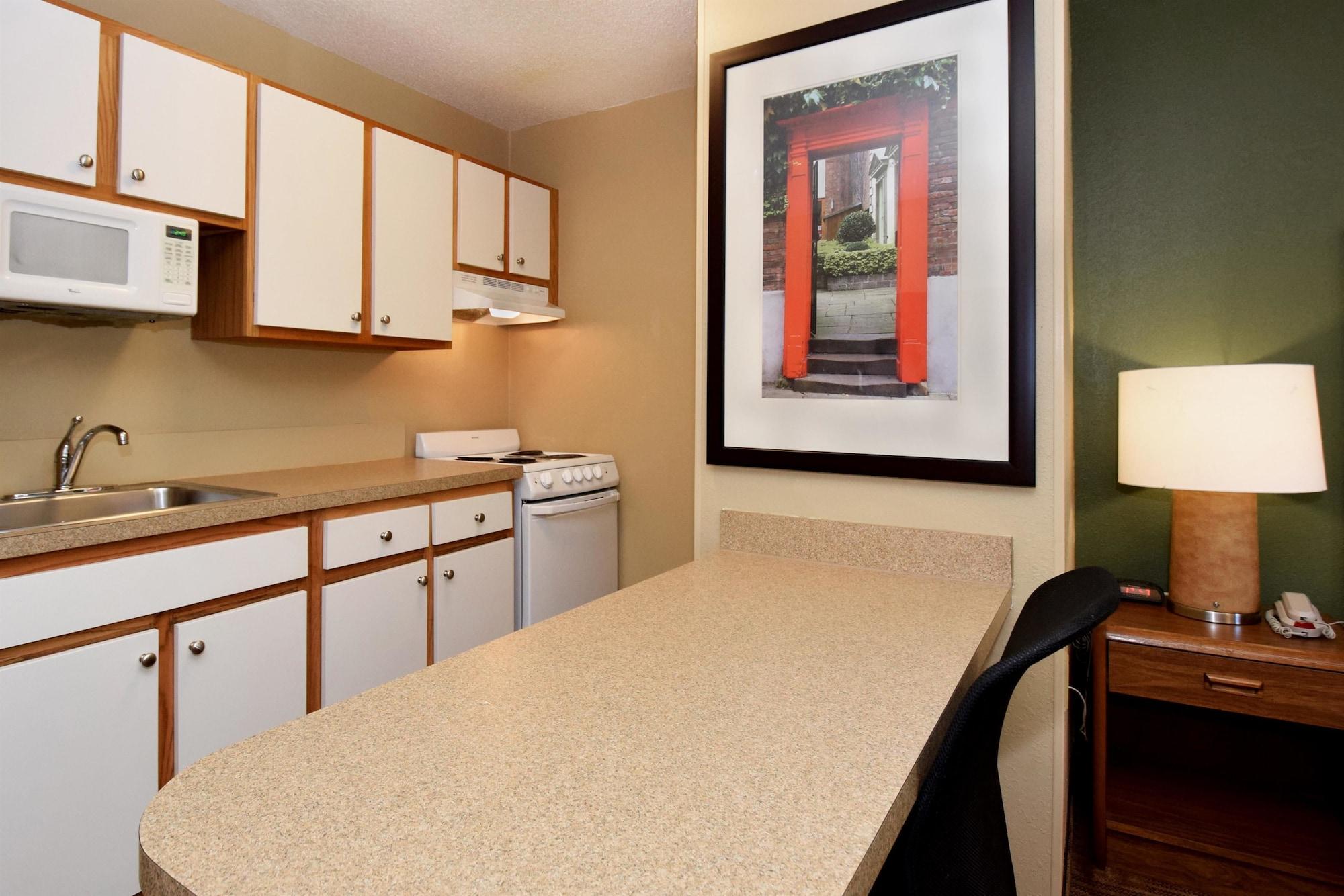Extended Stay America Select Suites - Rockford - State Street Exterior photo