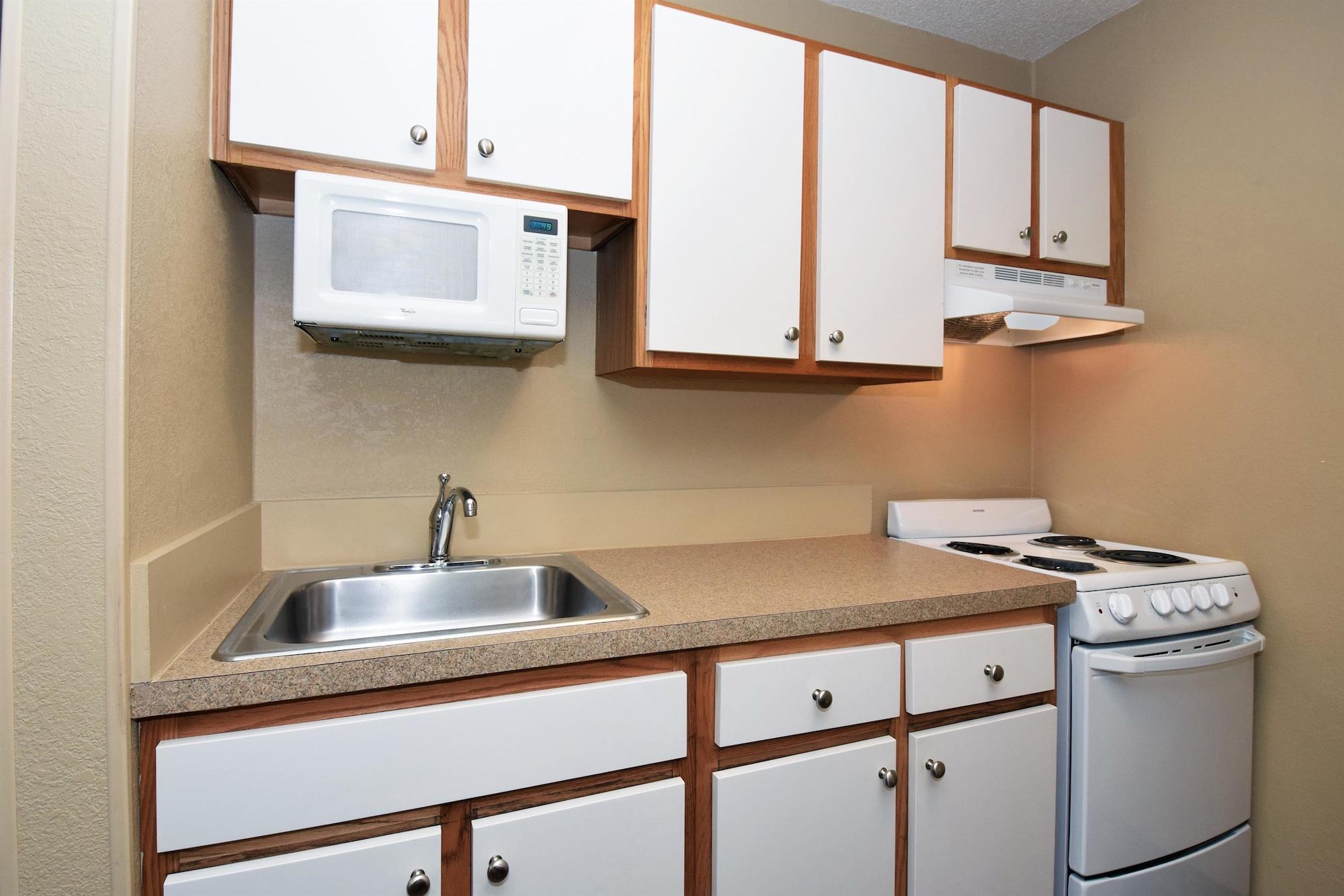 Extended Stay America Select Suites - Rockford - State Street Exterior photo