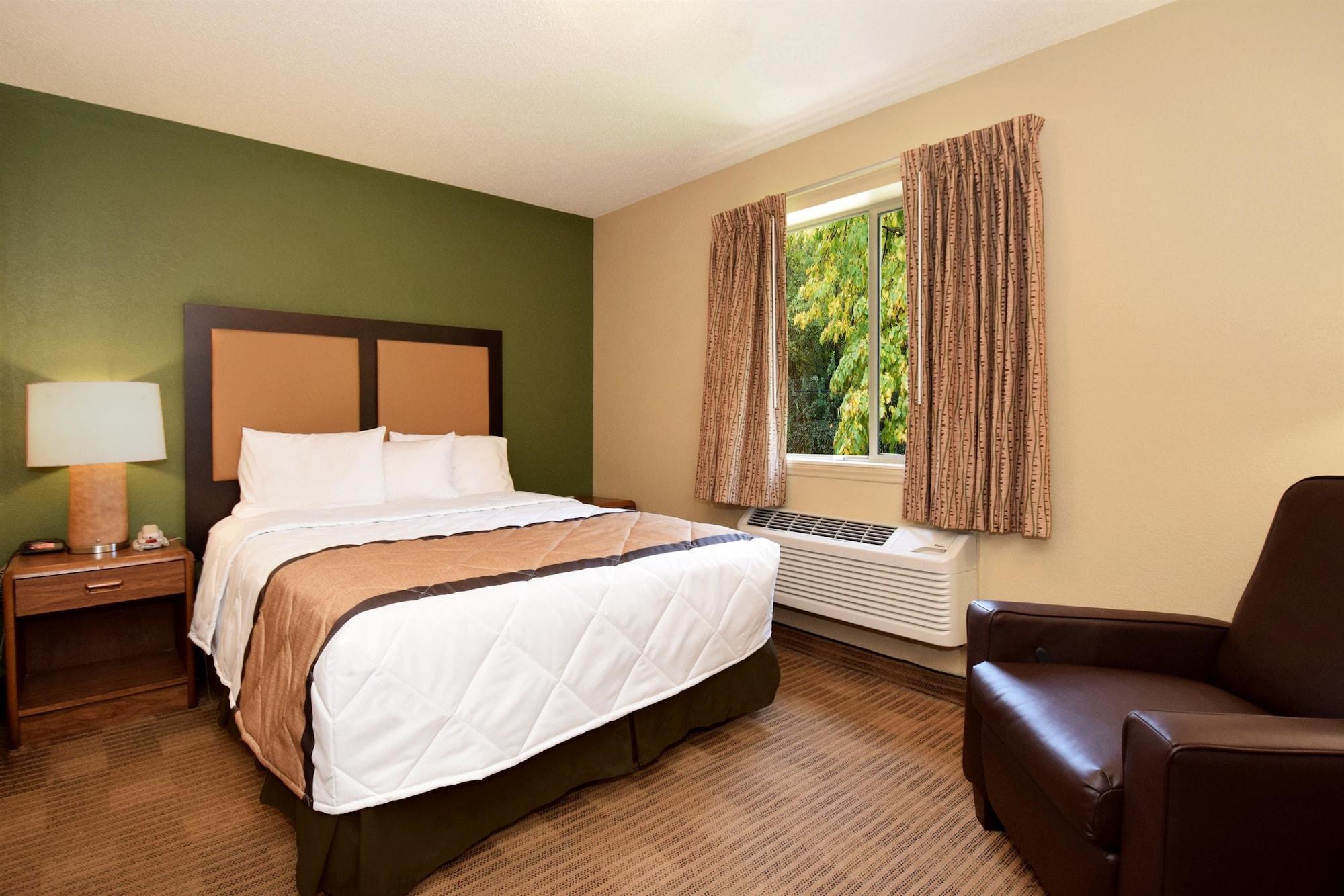 Extended Stay America Select Suites - Rockford - State Street Exterior photo
