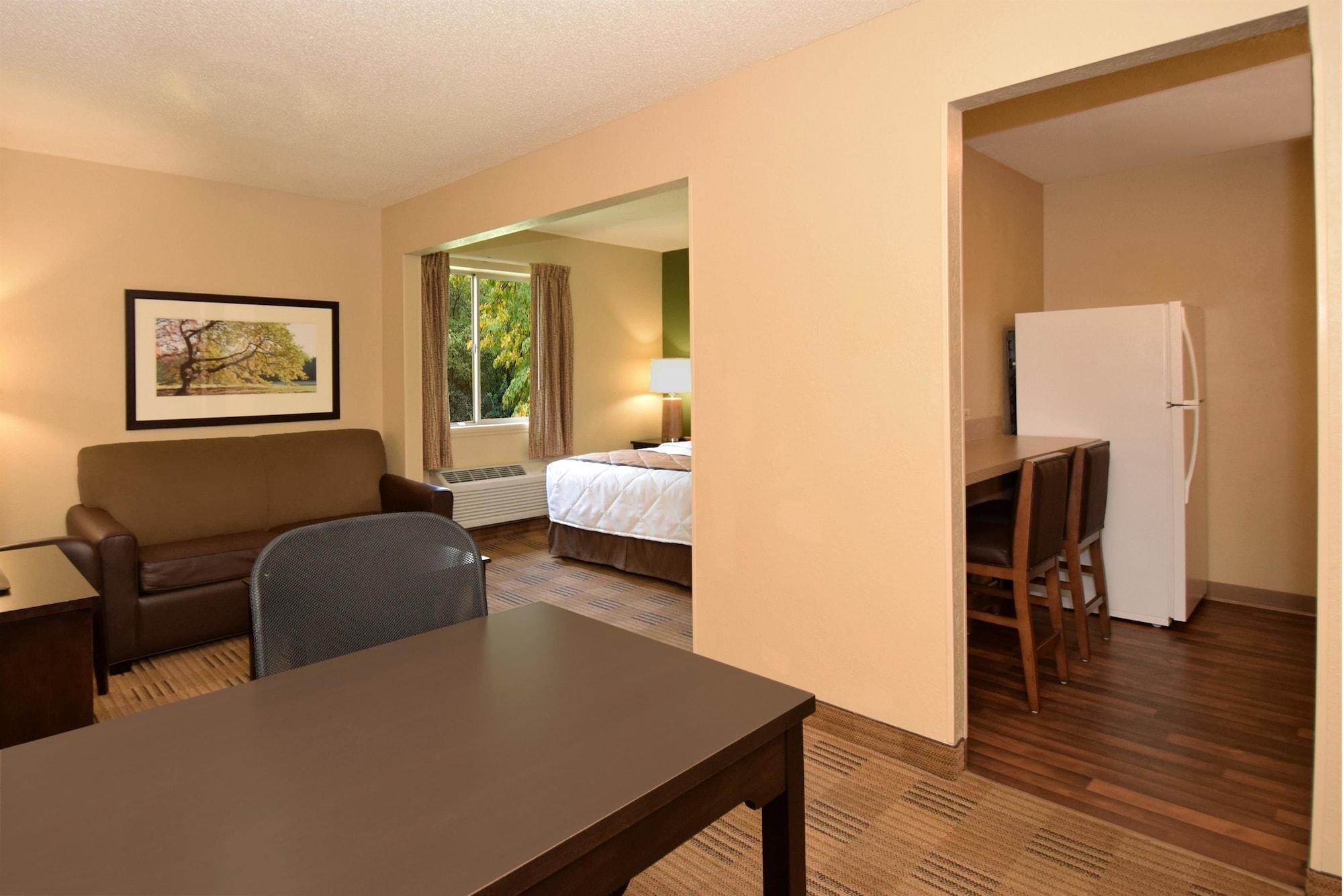 Extended Stay America Select Suites - Rockford - State Street Exterior photo