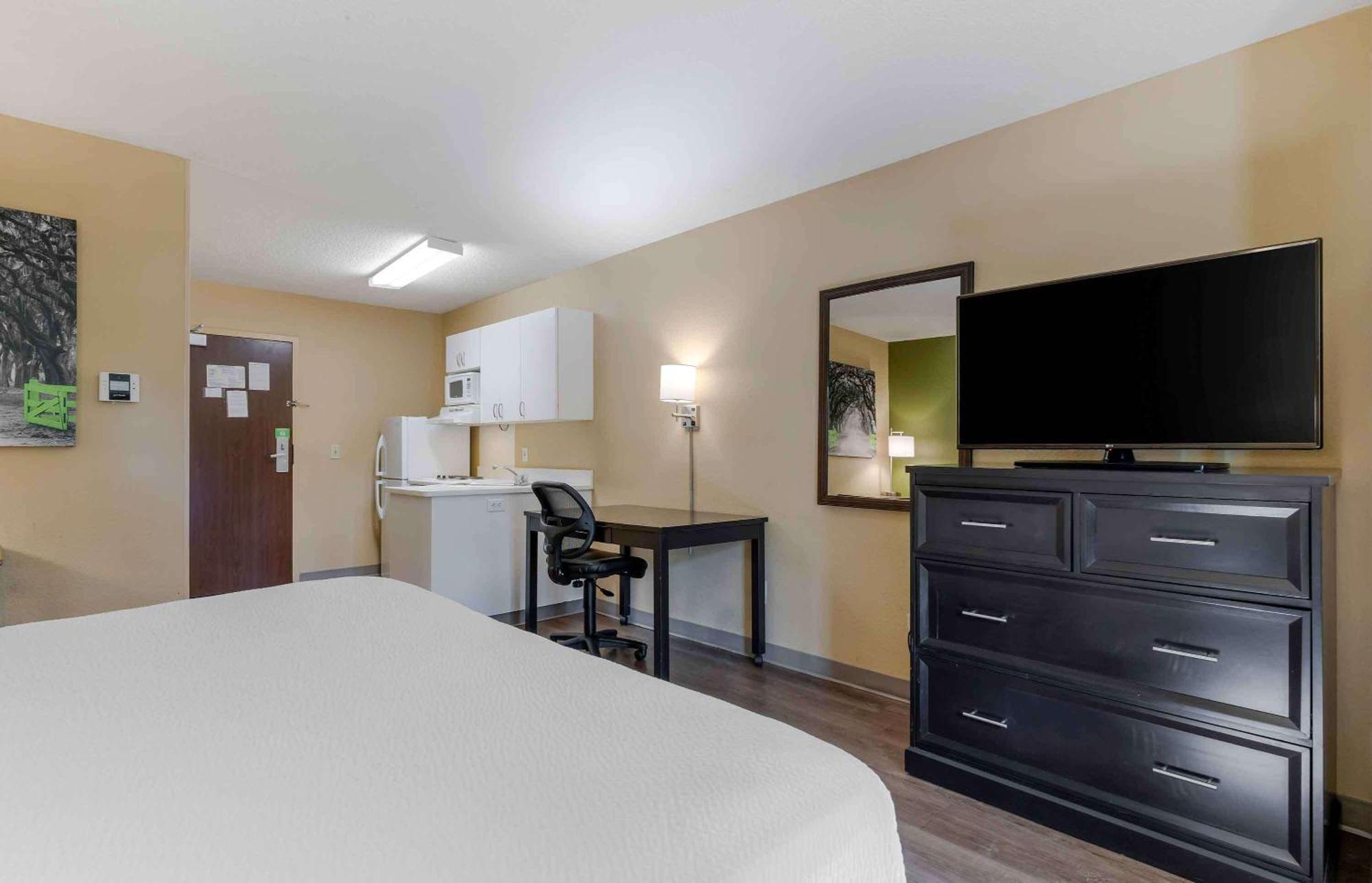 Extended Stay America Select Suites - Rockford - State Street Exterior photo