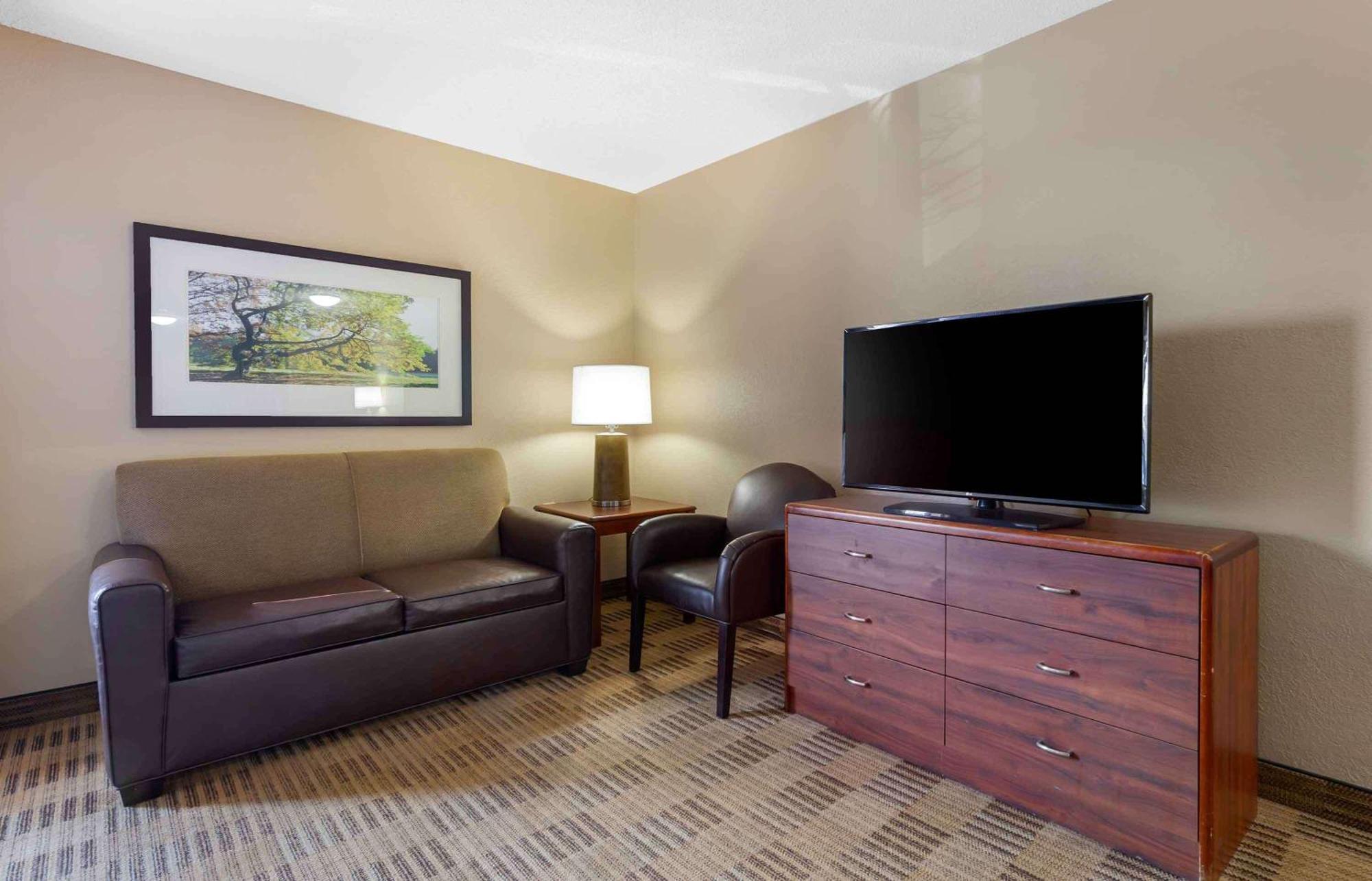 Extended Stay America Select Suites - Rockford - State Street Exterior photo