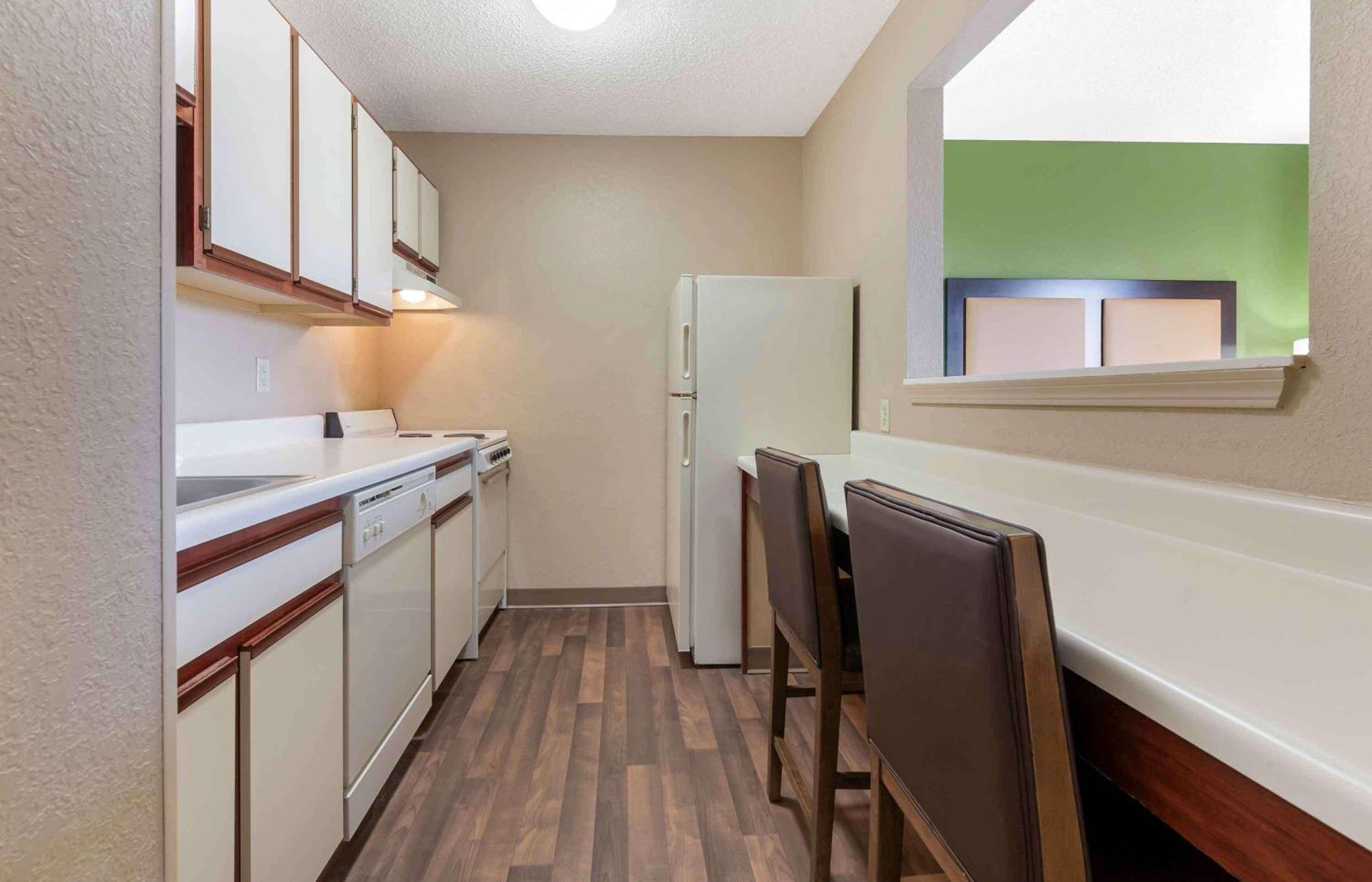 Extended Stay America Select Suites - Rockford - State Street Exterior photo