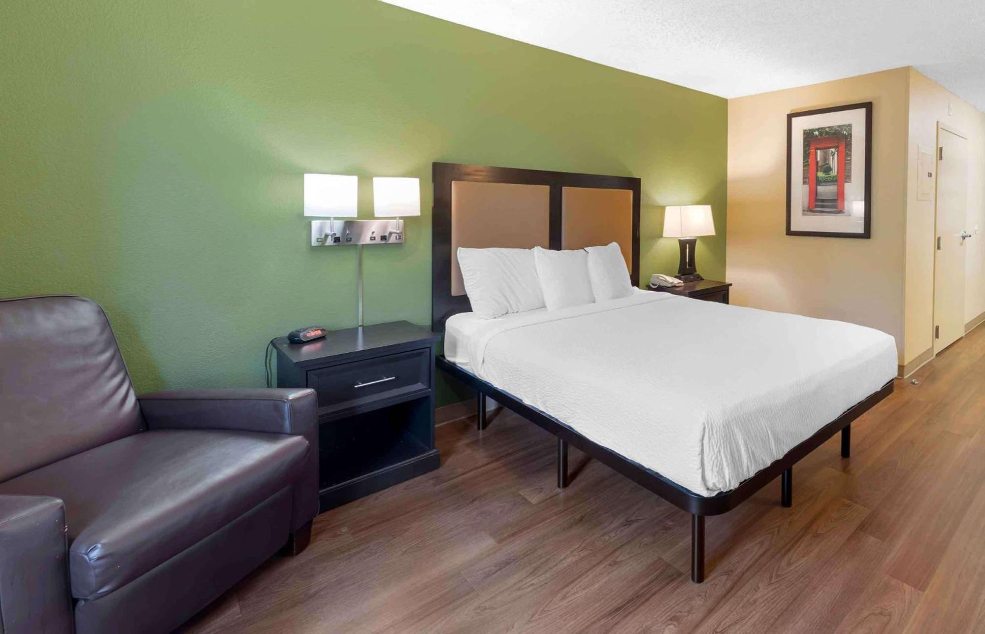 Extended Stay America Select Suites - Rockford - State Street Exterior photo