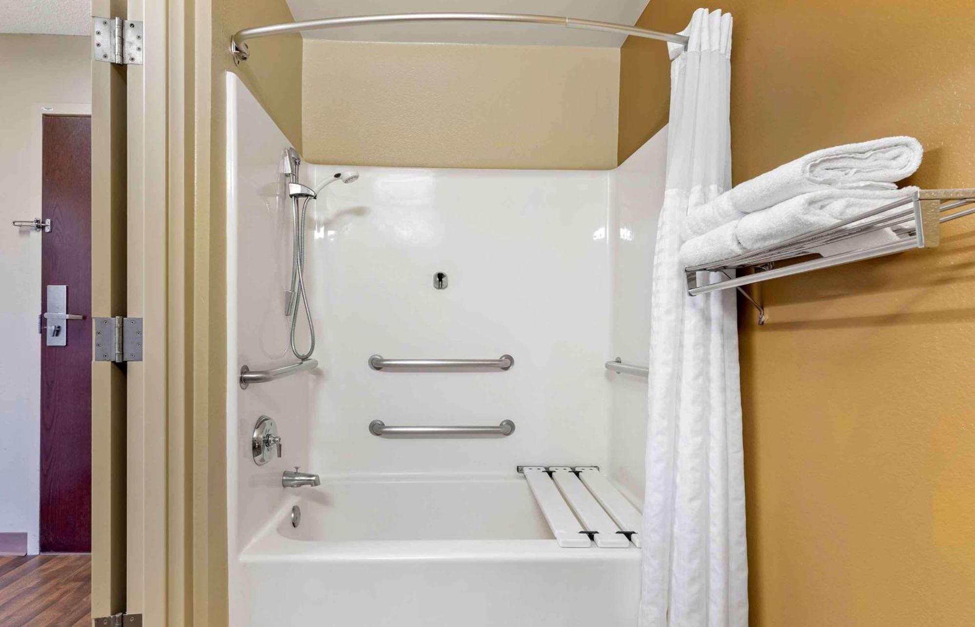 Extended Stay America Select Suites - Rockford - State Street Exterior photo