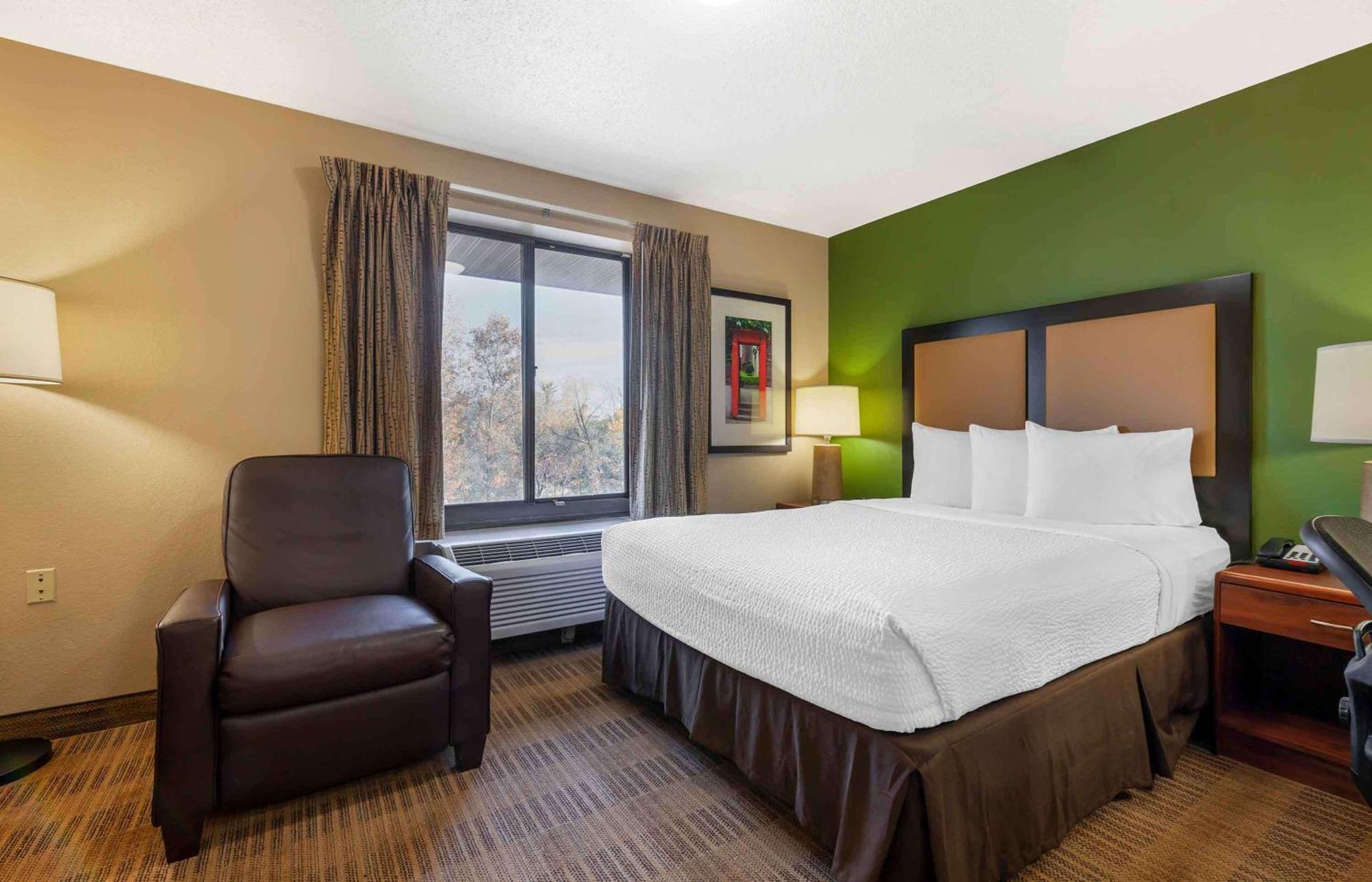 Extended Stay America Select Suites - Rockford - State Street Exterior photo