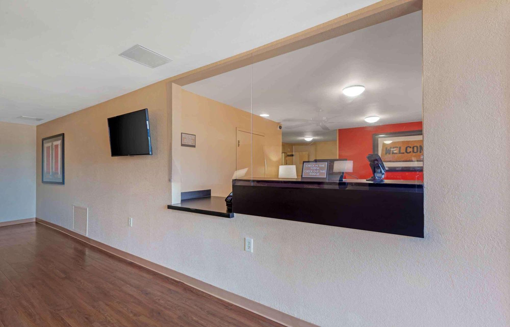 Extended Stay America Select Suites - Rockford - State Street Exterior photo