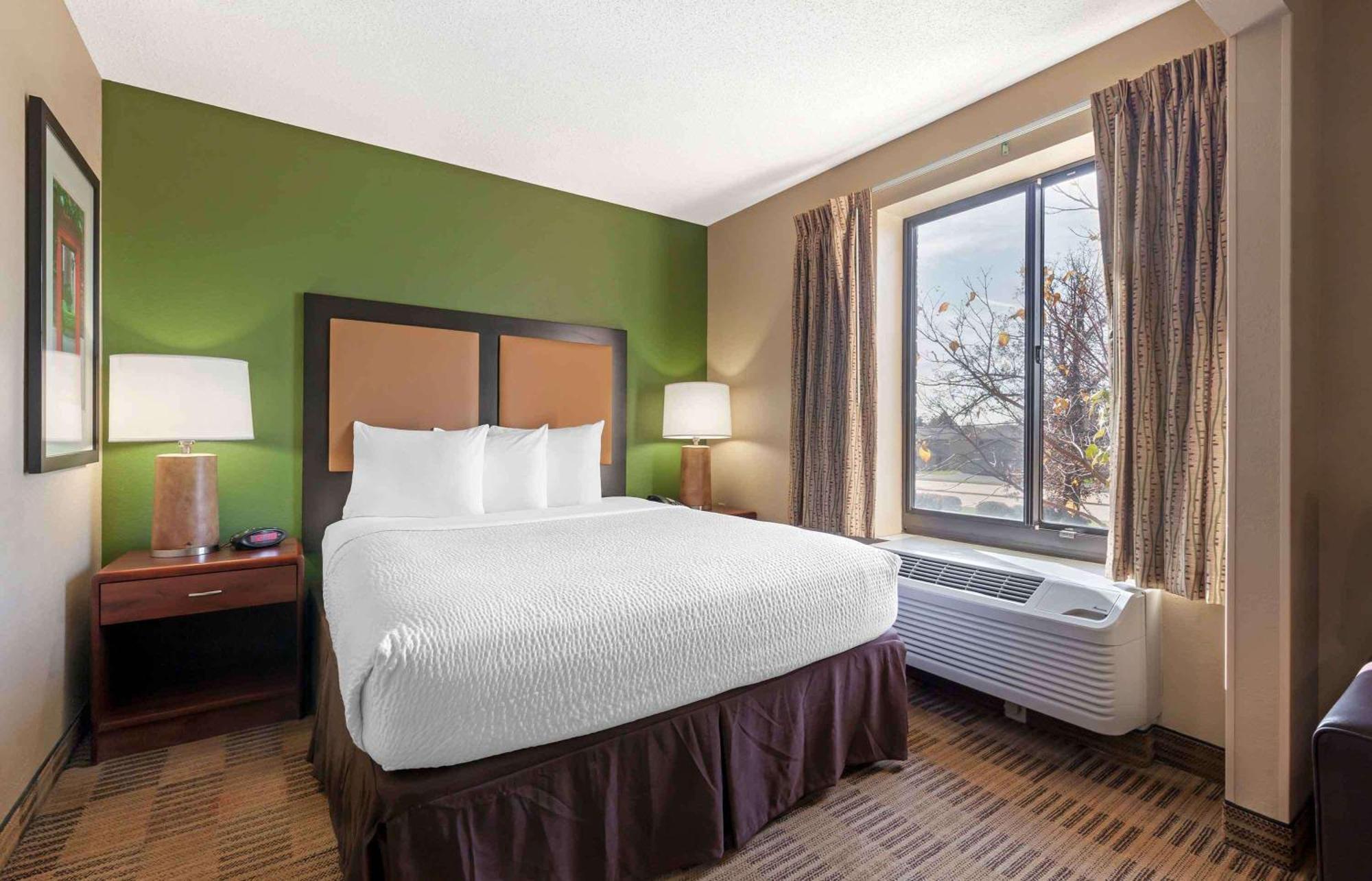 Extended Stay America Select Suites - Rockford - State Street Exterior photo
