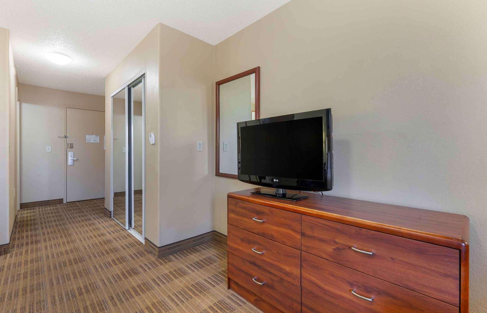 Extended Stay America Select Suites - Rockford - State Street Exterior photo