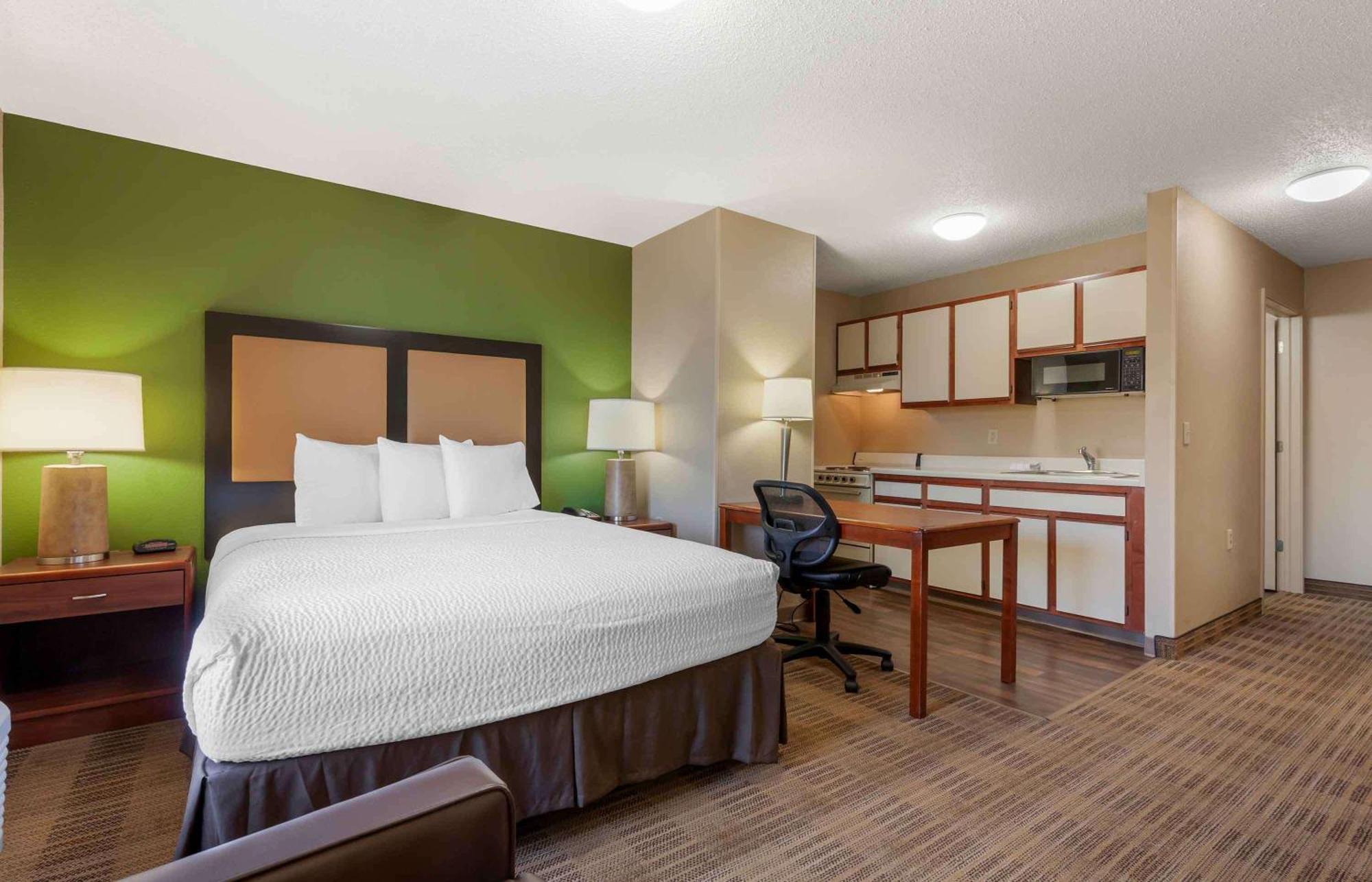 Extended Stay America Select Suites - Rockford - State Street Exterior photo