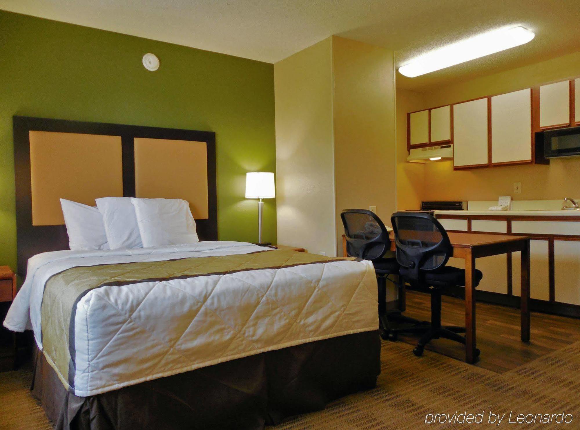 Extended Stay America Select Suites - Rockford - State Street Exterior photo