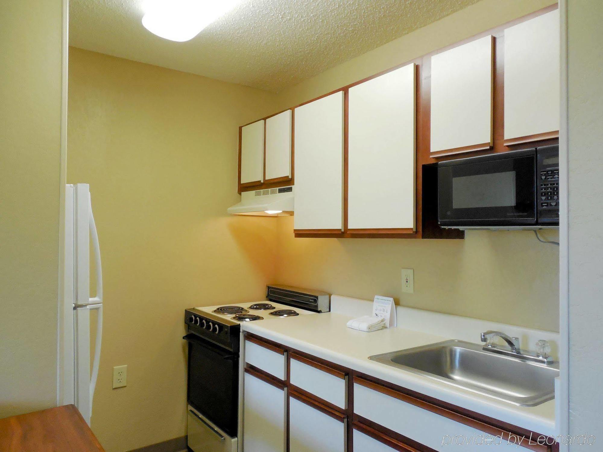 Extended Stay America Select Suites - Rockford - State Street Exterior photo